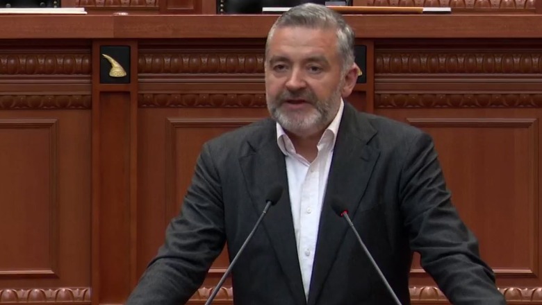 Blendi Klosi -opozitës: E morët përgjigjen nga pjesëmarrja e shqiptarëve në Milano! Ballkoni i ‘non gratës’ ju ka hedhur sirën