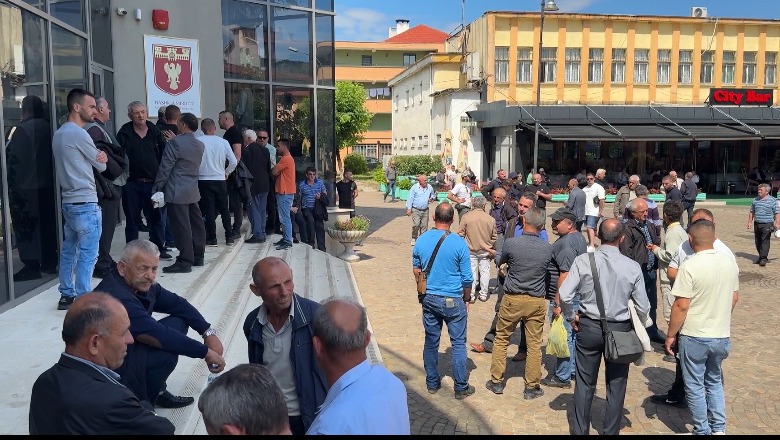 Mirditë/ Banorët e Kaçinarit në protestë: Rama dhe Balluku të anulojnë kontratën koncesionare për hidrocentralet! Lëmë jetën në mbrojtje të burimeve ujore!