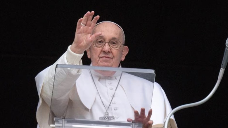 U akuzua se përdori term fyes homofobik, Papa Françesku kërkon falje: Nuk doja të ofendoja askënd, në kishë ka vend për të gjithë