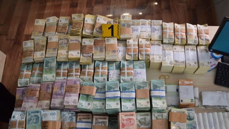 ‘Dinari serb’, Policia konfiskon mijëra dinarë e euro në filialin e Bankës Postare Kursimore në veri