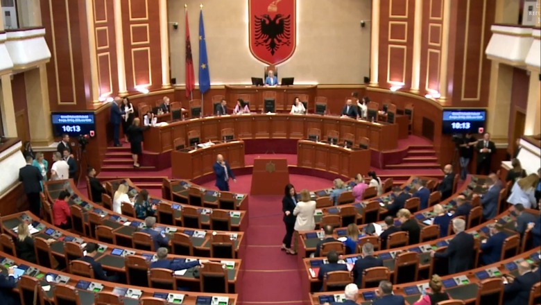 Kuvend/ Miratohet Komisioni i Posaçëm Antikorrupsion, PS e kalon me 74 vota pro! 6 deputetë të opozitës votuan kundër, pjesa tjetër u largua