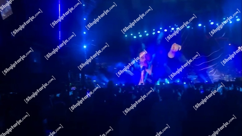 VIDEO/ Më shumë se 24 mijë bileta të shitura, Alban Skënderaj mbush stadiumin ‘Air Albania' me koncertin ‘Motiv’