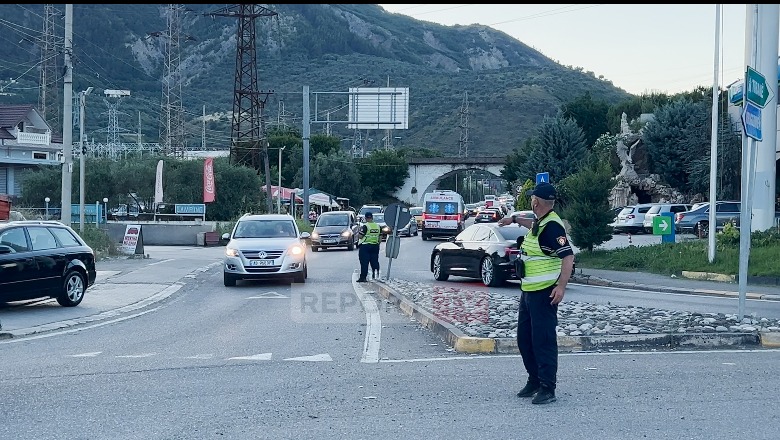 Fluks qytetarësh drejt Pogradecit e Korçës, trafik i shtuar në rrethrrotullimin e Bradasheshit