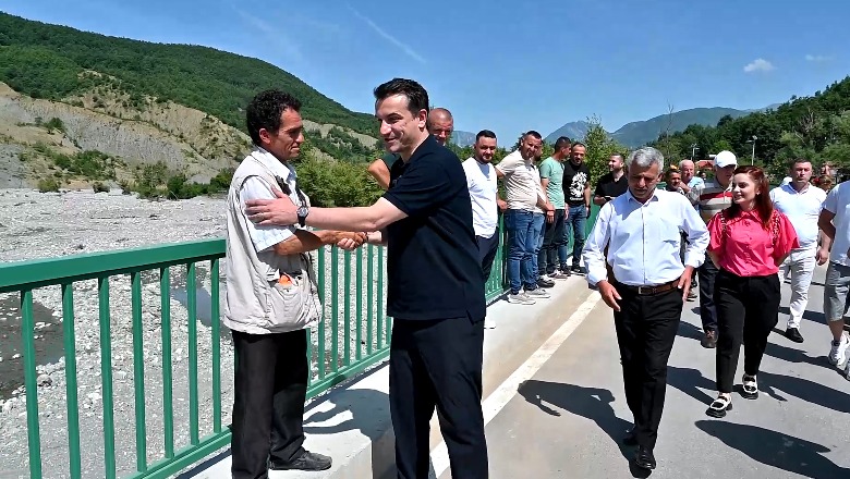 Përurohet ura e re në Zall Bastar, Veliaj: Shkurton distancën me Tiranën në 15 minuta! Ata që djegin goma, kanë 8 muaj që nuk paguajnë taksat