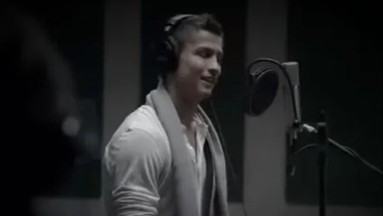 Cristiano Ronaldo i lë fansat pa fjalë, pasi dëgjohet duke kënduar një këngë dashurie