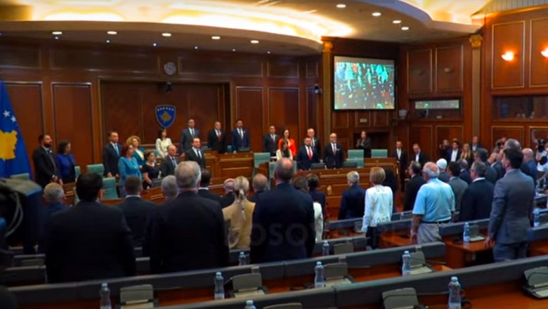 Seancë solemne në Kuvendin e Kosovës për 25-vjetorin e çlirimit
