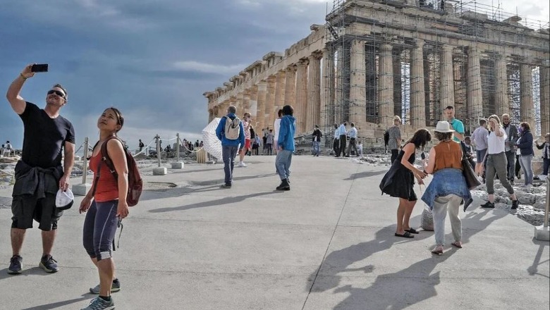 Greqi/ Temperaturat përvëluese ‘mbyllin’ Akropolin