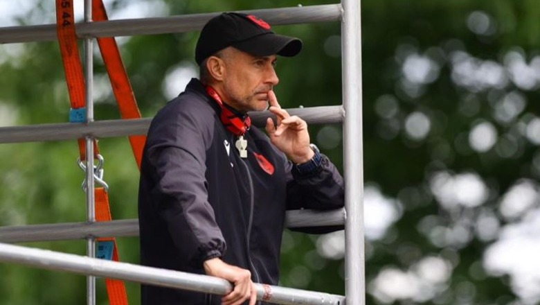 FOTOLAJM/ Sylvinho i menduar, trajneri vëzhgon nga lartësia ekipin
