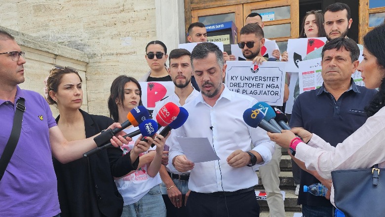 Qëndresa Qytetare në protestë: Thirrje ministres Manastirliu të pezullojë rektorin dhe zgjedhjet deri në shqyrtimin e plagjiaturës