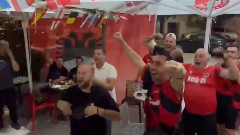 Itali-Shqipëri/ Goli i Bajramit elektrizon tifozët kuq e zi në Elbasan