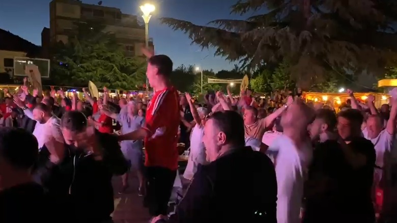Itali-Shqipëri/ Goli i Bajramit, ‘çmenden’ tifozët kuqezi në Korçë 