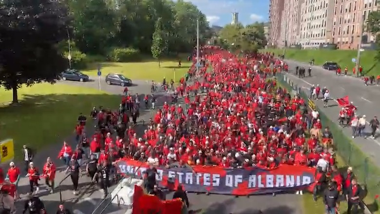 VIDEO/ 'Shtetet e Bashkuara të Shqipërisë', marshimi i tifozëve të Kombëtares që 'veshi' Dortmundin kuqezi