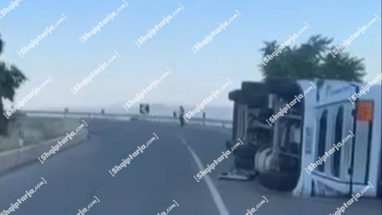 Qafë-Thanë/ U fut me shpejtësi në kthesë, rrëzohet kamioni i ngarkuar me gaz  (VIDEO)