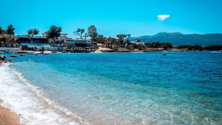 Media britanike “Daily Express”: Shqipëria – zbuloni disa nga brigjet më të bukura të vendit ballkanik