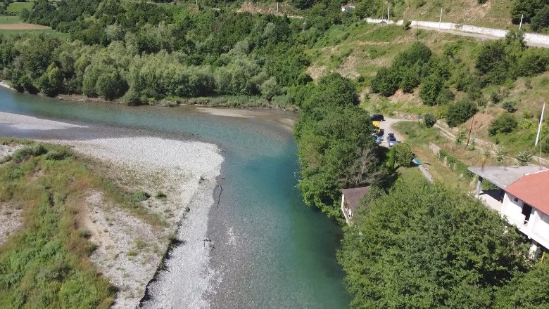 Jo vetëm det! Turistët e huaj preferojnë edhe lumenjtë shqiptarë! Kanoe, rafting dhe kajak në lumin Drin