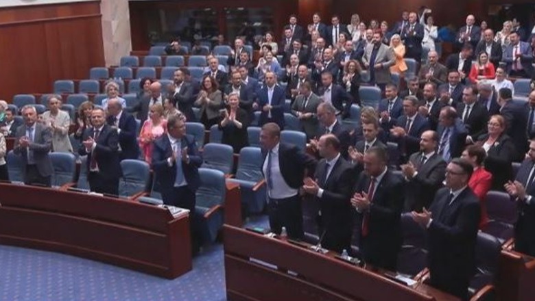 Me 77 vota ‘Pro’ në parlament, Maqedonia e Veriut bëhet me qeveri të re