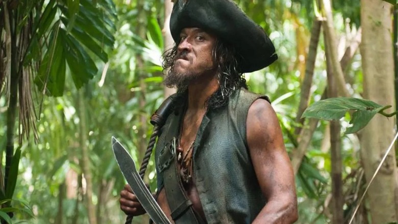 Aktori i filmit 'Pirati i Karaibeve' sulmohet nga peshkaqeni teksa bënte sërf dhe ndërron jetë