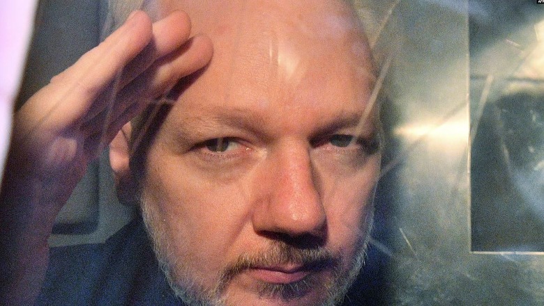 Julian Assange lirohet pas marrëveshjes me SHBA-në për pranimin e fajësisë! Themeluesi i WikiLeaks largohet nga Britania e Madhe me avion privat