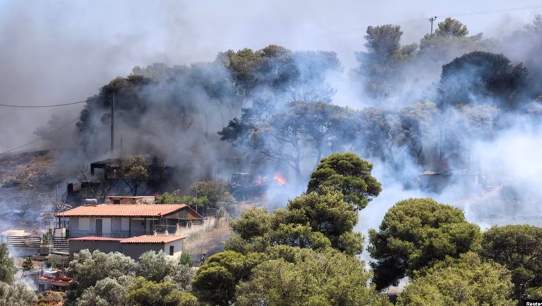 Greqia përballet me zjarre, ditën e djeshme shpërthyen 40 vatra në mbarë vendin