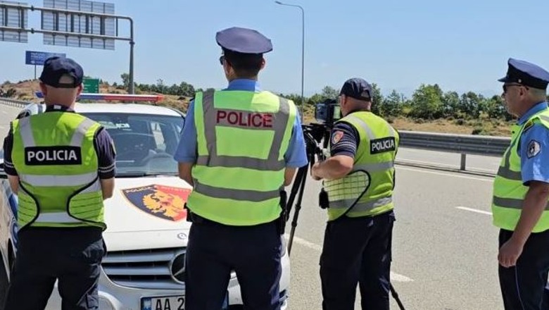 Sezoni turistik, patrullim i përbashkët mes policisë shqiptare dhe asaj të Kosovës
