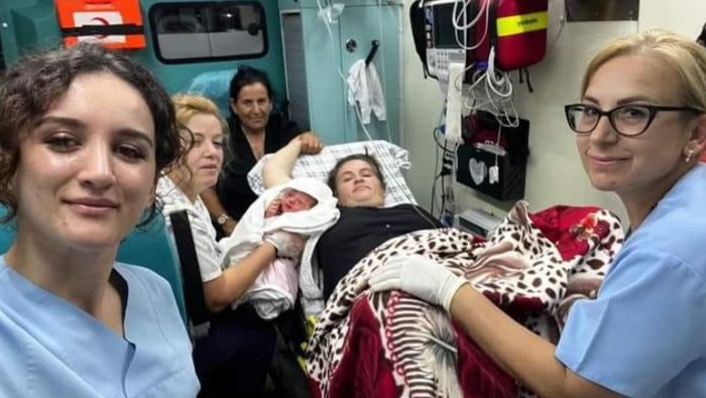 Lezhë/ Gruaja lind fëmijën në ambulancë, nëna dhe bebi gëzojnë shëndet të plotë