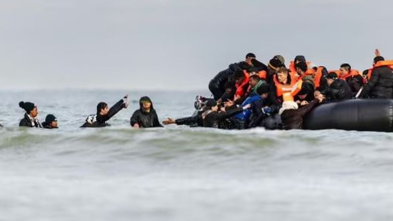 Tragjedi në kanalin e La Manshit, përmbyset gomonia me emigrantë! 4 persona humbin jetën