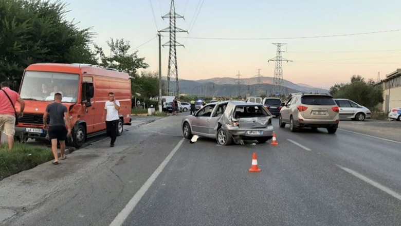Durrës/ Aksident në aksin Sukth-Maminas, përplasen 4 automjete, dy persona të lënduar