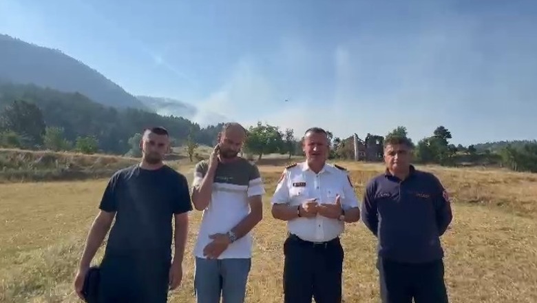 Vatra aktive zjarri në Lurë, Cara: Rreth 50 forca zjarrfikëse në luftë me flakët! Rrezikohen edhe banesat