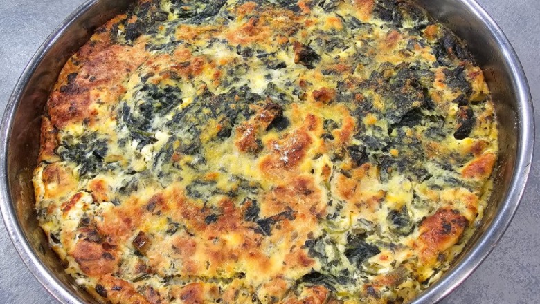 Byrek me jeshillëqe dhe djathë me petë të gatshme nga zonja Albana
