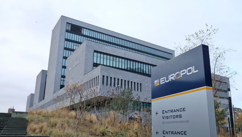 Zbërthimi i rrjetit kriminal të vëllezërve Çopja, Europol: Goditet grupi famëkeq shqiptar! Gjatë ditës së aksionit 3 ekspertë u vendosën në Tiranë