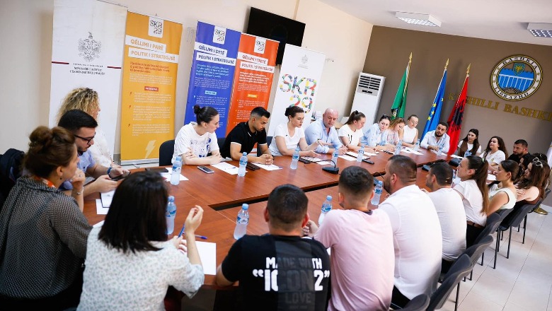 Ministrja Muzhaqi nga Durrësi dhe Librazhdi: Dialog me të rinjtë për përmirësimin e Ligjit të Rinisë dhe Vullnetarizmit