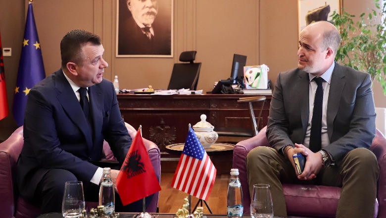 Ministri Balla takon të ngarkuarin me Punë të Ambasadës së SHBA: Mirënjohës për programet e asistencës dhe mbështetjen përmes ICITAP e DEA