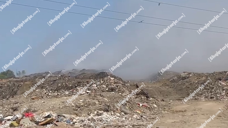 Fusha e mbetjeve në Vlorë prej 4 ditësh në flakë, tymi mbulon zonën (VIDEO)