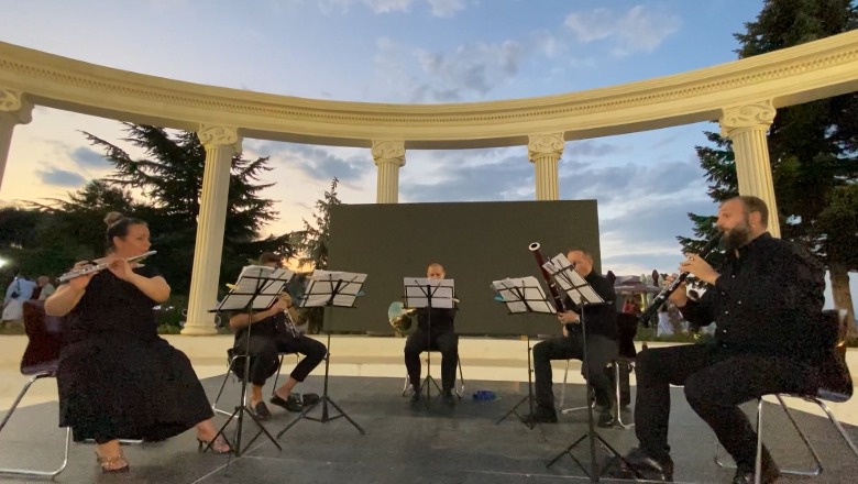 ‘Frymë vere’, instrumentistët e TKOB koncert në Pogradec