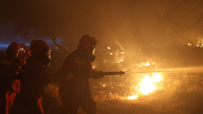 Zjarri në Shëngjin, Ministria e Mbrojtjes: Shmanget rreziku për banesat dhe bizneset! Do të fillojë sërish ndërhyrja nga ajri