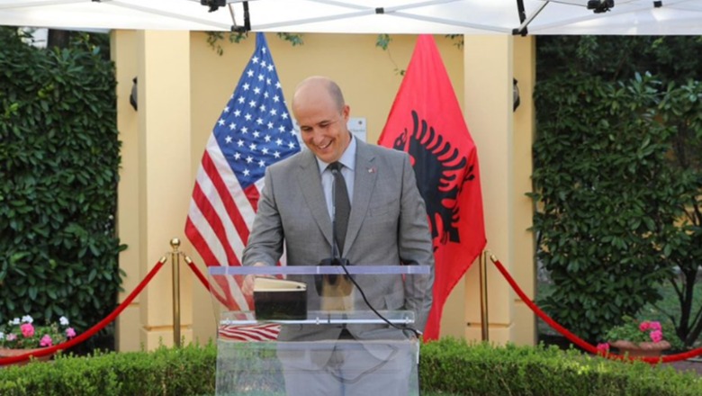 Wisner, mbyll misionin zyrtar amerikan: Jam kuq e zi, tradia e vyer e shqiptarëve