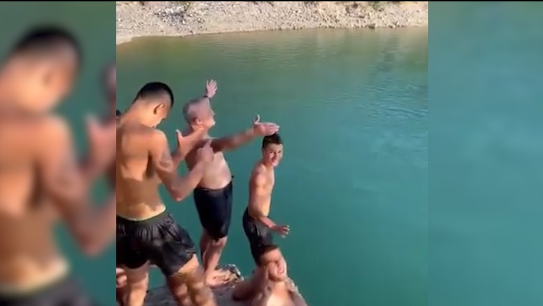 'Albulena prita-prita'! Ilir Meta ‘shuan vapën’ në Ujëbardhën e Kurbinit, zhytet në ujë bashkë me disa të rinj (VIDEO)