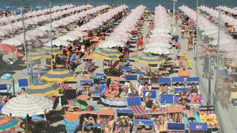 Sezoni turistik! Italia ul çmimet për shkak të konkurrencës nga Shqipëria, “Corriere Della Sera”: Një shezlong kushton 10 euro në ditë