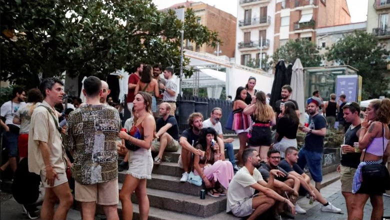 Barcelona planifikon të ndalojë dhënien me qira të apartamenteve për turistët