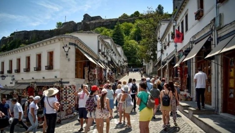 Fatos Çoçoli: 6 miliardë euro nga turizmi këtë vit?