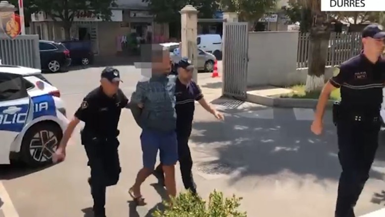 Durrës/ Kërcënojnë me thikë taksistin dhe i marrin xhiron ditore, në pranga një djalë dhe një vajzë (EMRAT)