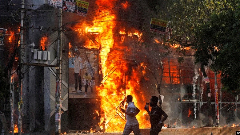 Së paku 50 të vdekur në protestat antiqeveritare në Bangladesh