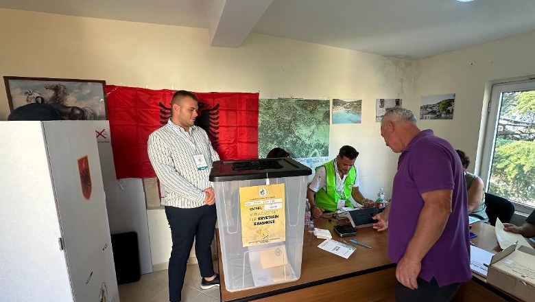 E vërteta e 6 mijë votuesve në Himarë me karta të skaduara, nuk erdhën as në zgjedhjet e 14 Majit! Bido: Shërbimet i marrin në Greqi, s’u intereson ID shqiptare