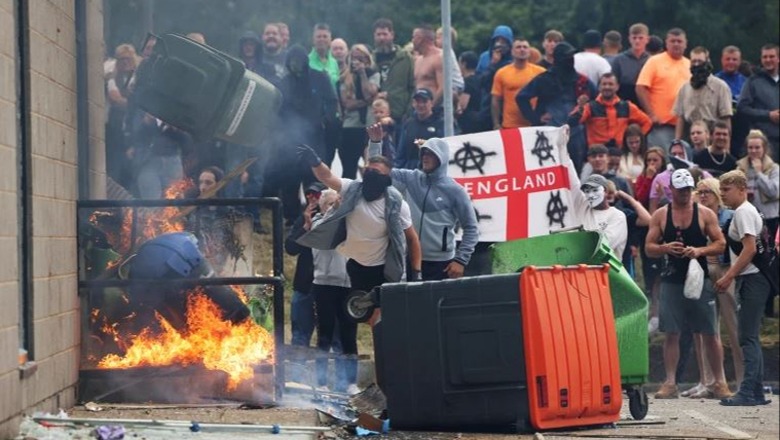 Një javë protesta të dhunshme/ Çfarë po ndodh në Britaninë e Madhe?