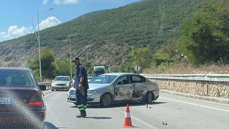 Aksident në aksin Pogradec - Qafë Thanë, përplasen dy mjete! 2 persona të plagosur  