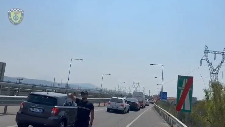 Trafik i rënduar në hyrje të Elbasanit, Policia: Ngadalësim i lëvizjes së mjeteve, jo bllokim! Shtim i patrullave për menaxhimin e situatës 