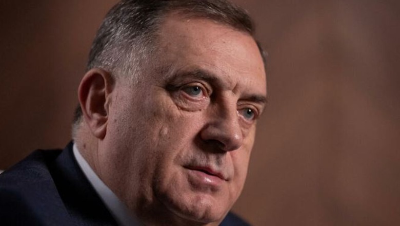   Non grata nga SHBA si Berisha/ Dodik dënohet me 1 burg, i ndalohet 6 muaj të ushtrojë detyrën e Presidentit! Dekretoi dy ligje antikushtetuese! S’i bën punë as avokati i Trump