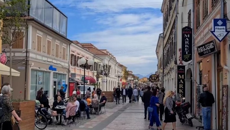 Shqipëri, vazhdon të jetë shqetësues emigrimi i të rinjve