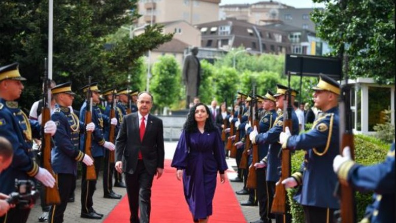 Mungesë komunikimi mes liderëve në Shqipëri dhe Kosovë? Zyra e Shtypit të presidentit Begajt: Kemi kontakte të ngushta, veçanërisht me Kurtin dhe Osmanin