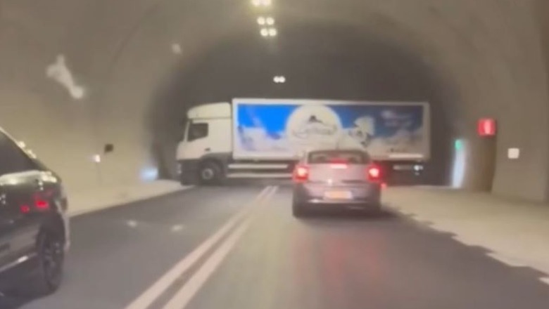 Der Wasserwagen „Lajthiza“ blockiert den Llogara-Tunnel, der Fahrer verstößt gegen die Anordnung, Fahrzeuge mit schwerer Tonnage anzuhalten